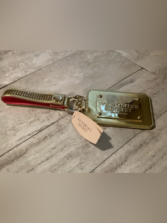 Victoria's Secret Accessories - Victoria’s Secret 2009 “Everything I want” Luggage Tag